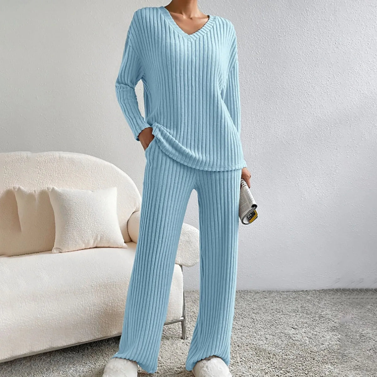 Damen-Zweiteiler aus gerippter Strickware - Lockerer Pullover mit V-Ausschnitt und Hose mit weitem Bein für Herbst und Winter