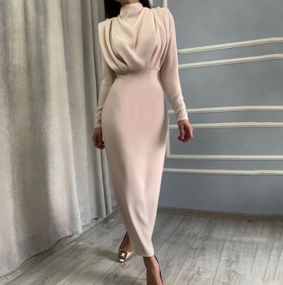 Dame langærmet midikjole med høj hals, tætsiddende talje, elegant bodycon-stil