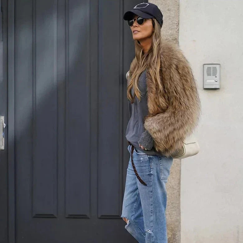 Women’s Plush Faux-Fur Winter Jacket – Warm Cropped Statement Layer for Casual Everyday Wear Smart City Outfits Evening Plans and Cold-Weather Styling