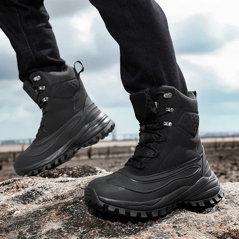 Mænds højskaftede snestøvler med fleecefor - vandafvisende vintervandreboots med snørelukning og skridsikker ydersål med groft mønster