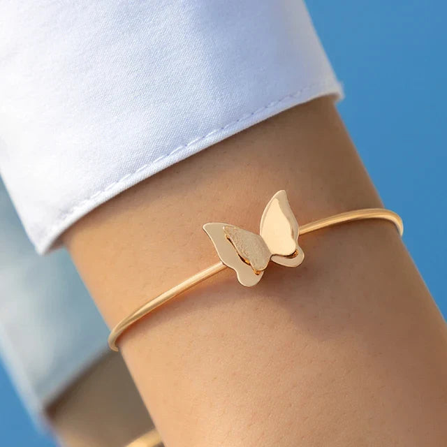 Women’s Adjustable Crossover Cuff Bracelet – Minimalist Open Metal Wrist Jewellery for Everyday Styling Layered Looks Events and Smart Occasions