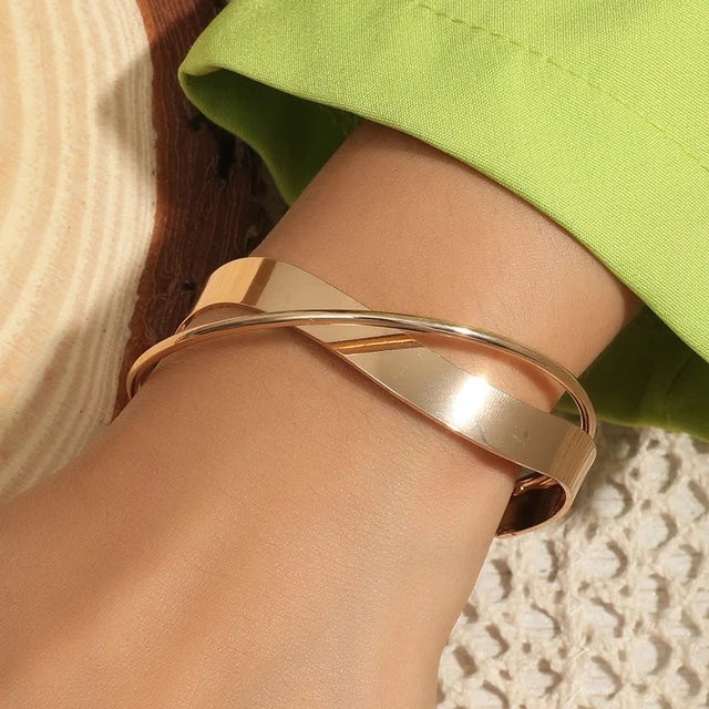 Women’s Adjustable Crossover Cuff Bracelet – Minimalist Open Metal Wrist Jewellery for Everyday Styling Layered Looks Events and Smart Occasions