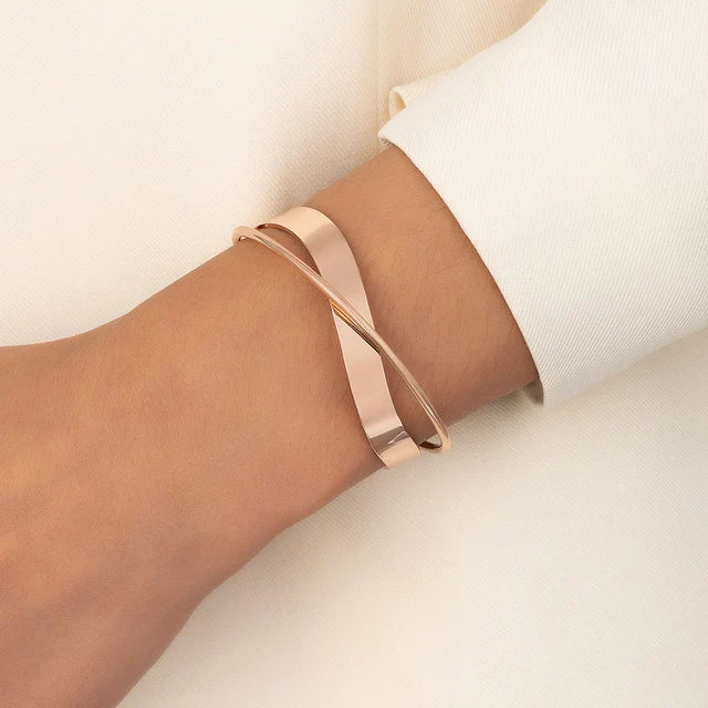 Women’s Adjustable Crossover Cuff Bracelet – Minimalist Open Metal Wrist Jewellery for Everyday Styling Layered Looks Events and Smart Occasions