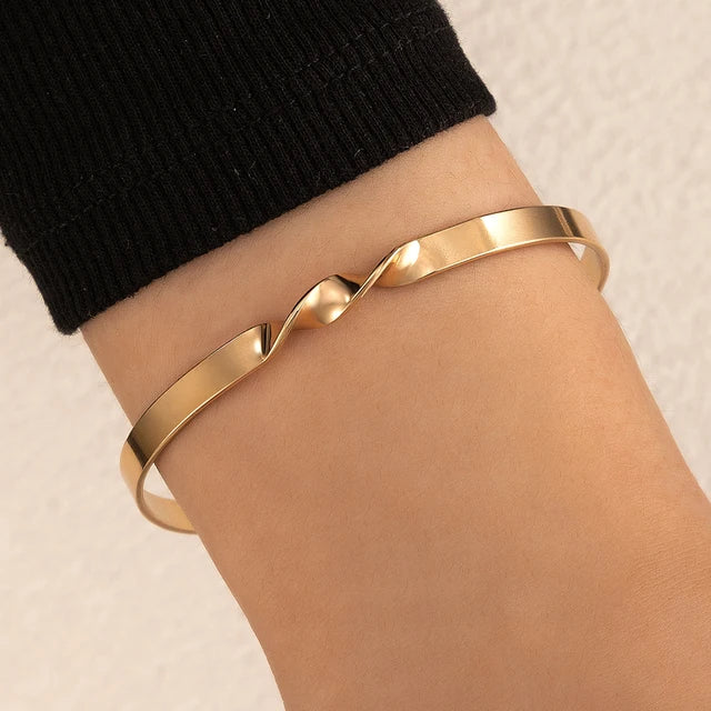 Women’s Adjustable Crossover Cuff Bracelet – Minimalist Open Metal Wrist Jewellery for Everyday Styling Layered Looks Events and Smart Occasions