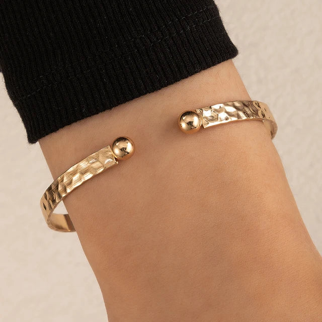 Women’s Adjustable Crossover Cuff Bracelet – Minimalist Open Metal Wrist Jewellery for Everyday Styling Layered Looks Events and Smart Occasions