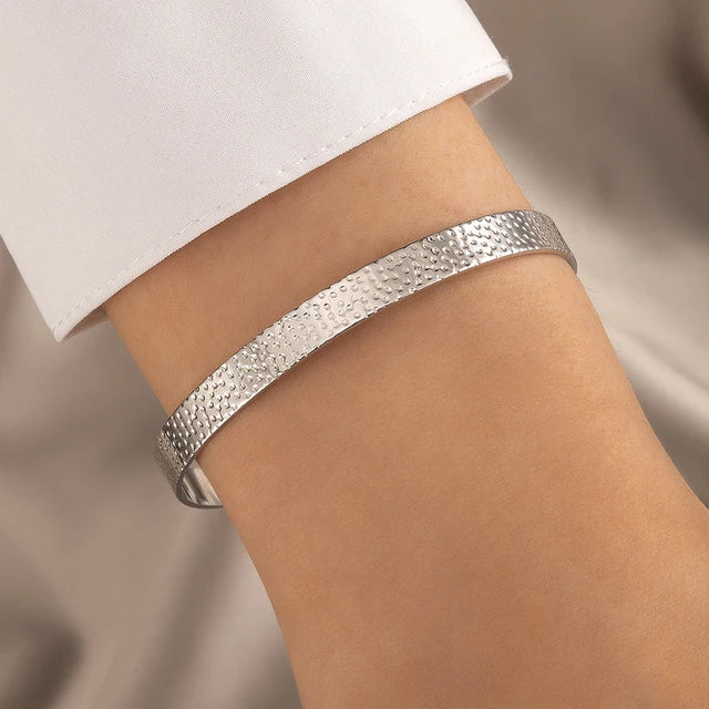Women’s Adjustable Crossover Cuff Bracelet – Minimalist Open Metal Wrist Jewellery for Everyday Styling Layered Looks Events and Smart Occasions