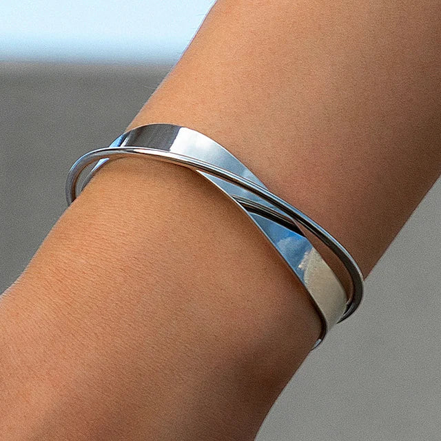 Women’s Adjustable Crossover Cuff Bracelet – Minimalist Open Metal Wrist Jewellery for Everyday Styling Layered Looks Events and Smart Occasions