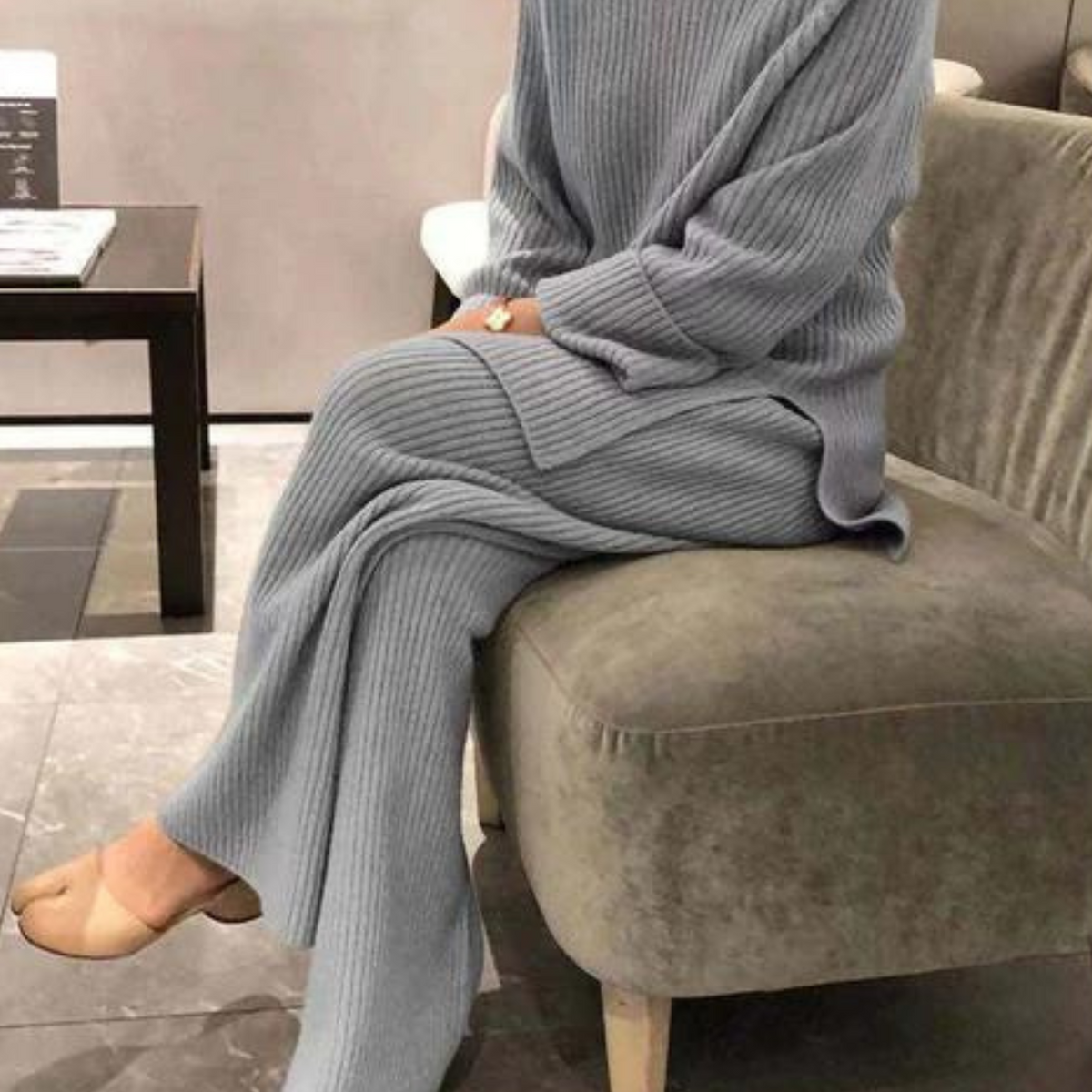 طقم نسائي محبوك مضلع من قطعتين - سترة مريحة بأكمام طويلة وبنطال واسع الساقين للمنزل والسفر والارتداء اليومي