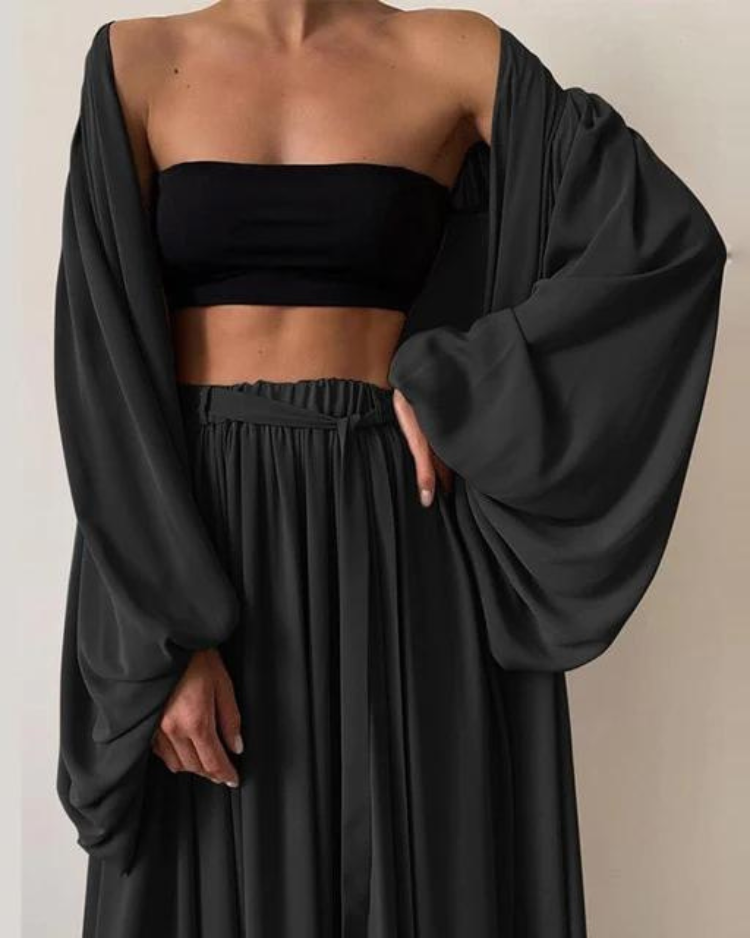 Dámská bavlněná třídílná souprava – crop top, kalhoty s širokými nohavicemi a dlouhý přehoz na letní dovolenou
