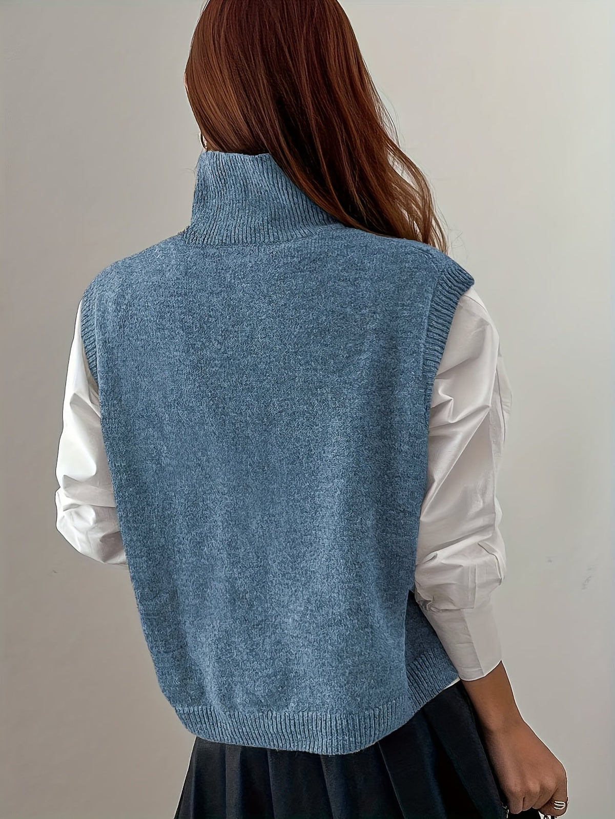 Vestă tricotată cu guler înalt pentru femei, cu borduri reiate și despicături laterale - strat lejer fără mâneci, pentru ținute clasice de zi cu zi și smart casual