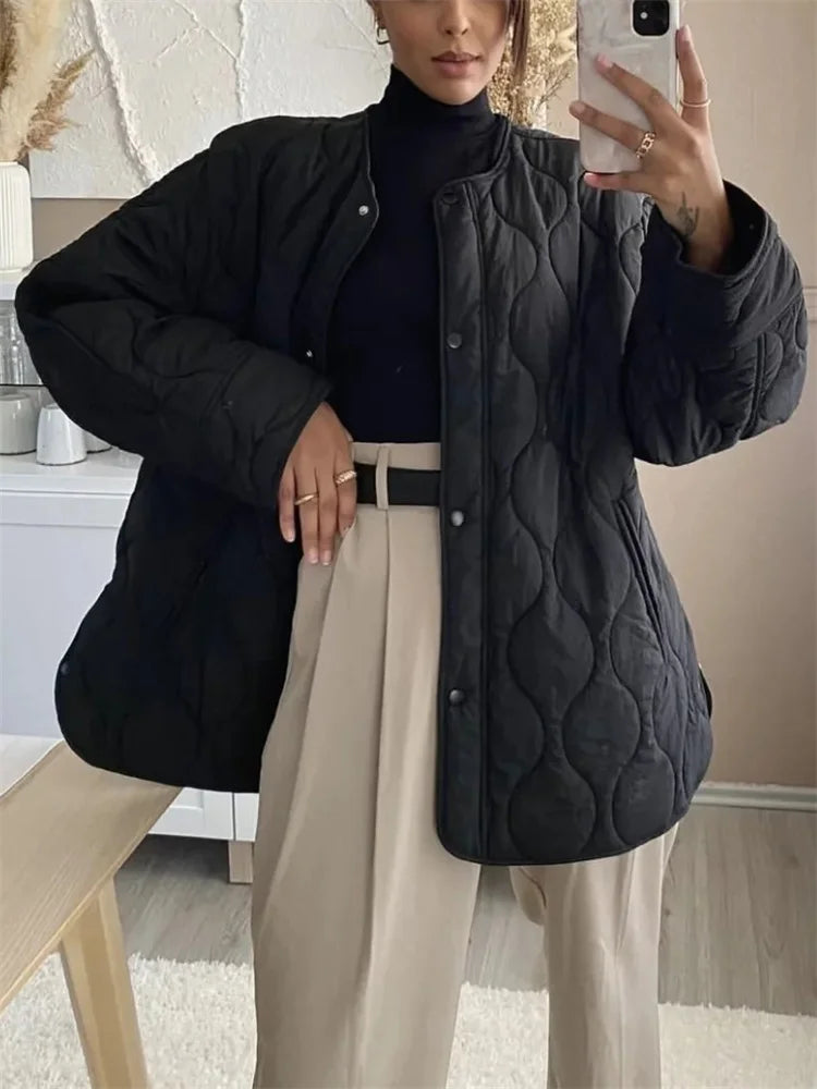 Wave-quiltet jakke til kvinder – afslappet kravefrit lag til casual styling i koldt vejr