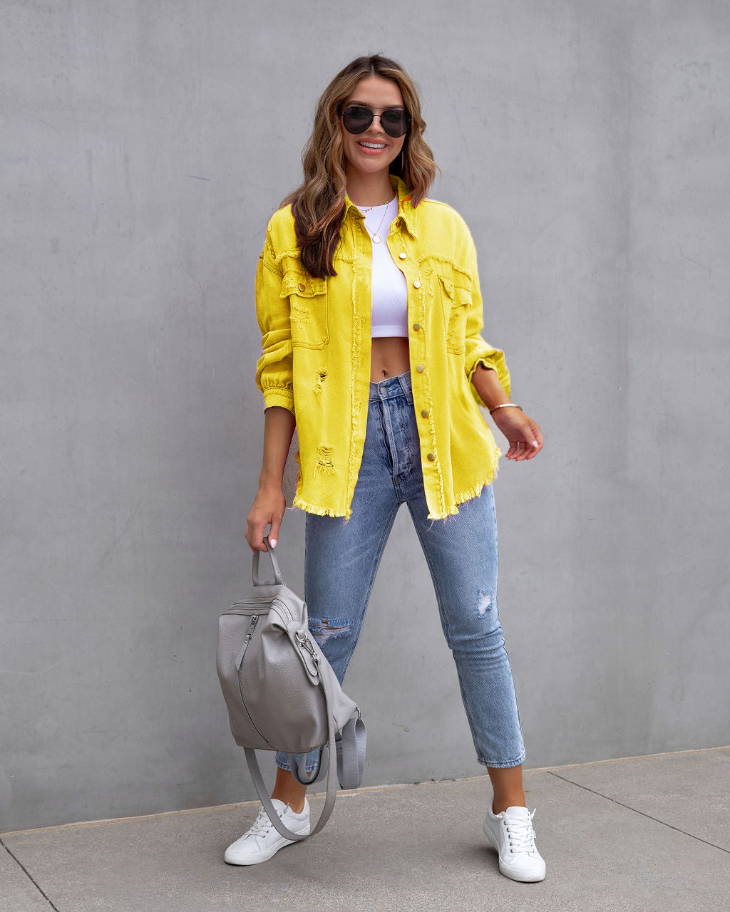 Veste oversize en denim effet usé pour femme – Couche à bords francs boutonnée sur le devant, avec poches poitrine utilitaires