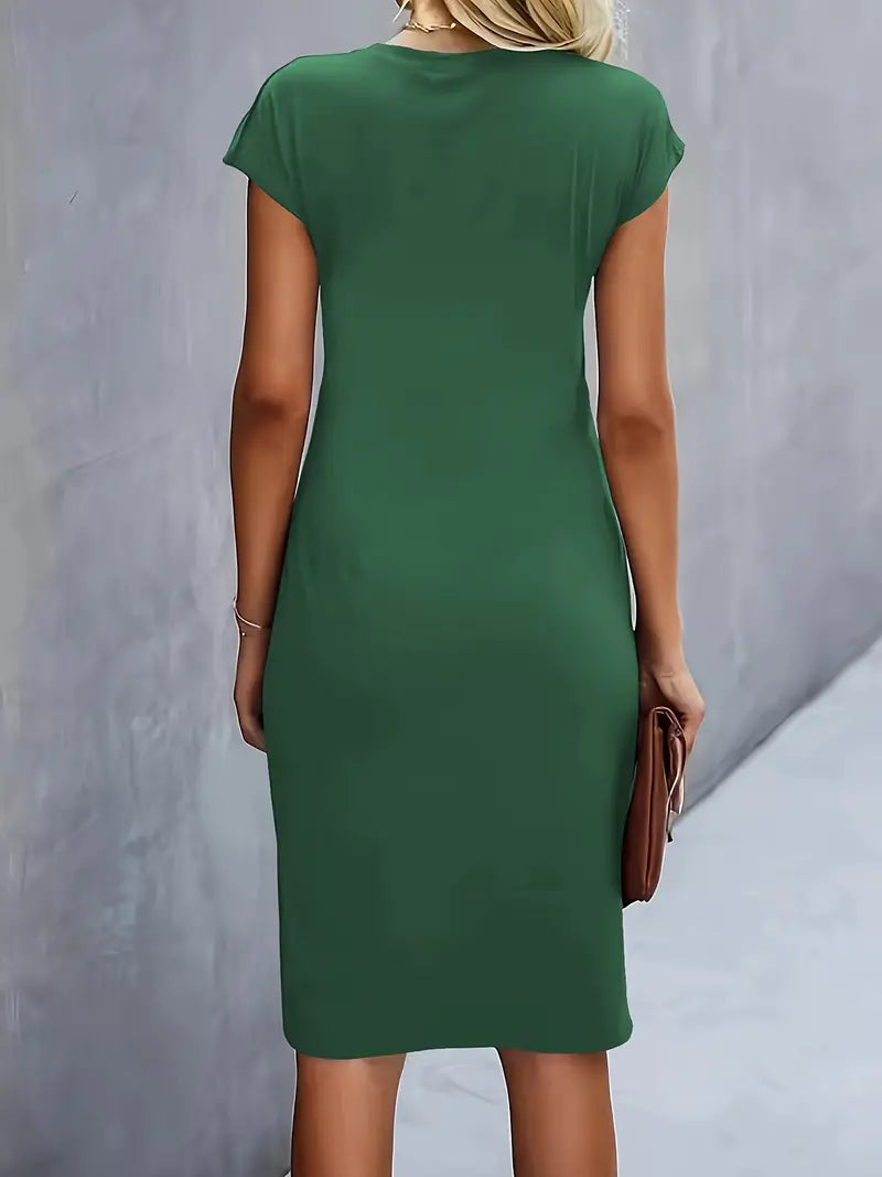 Kvinders bodycon-midi-kjole med rynket talje og korte ærmer