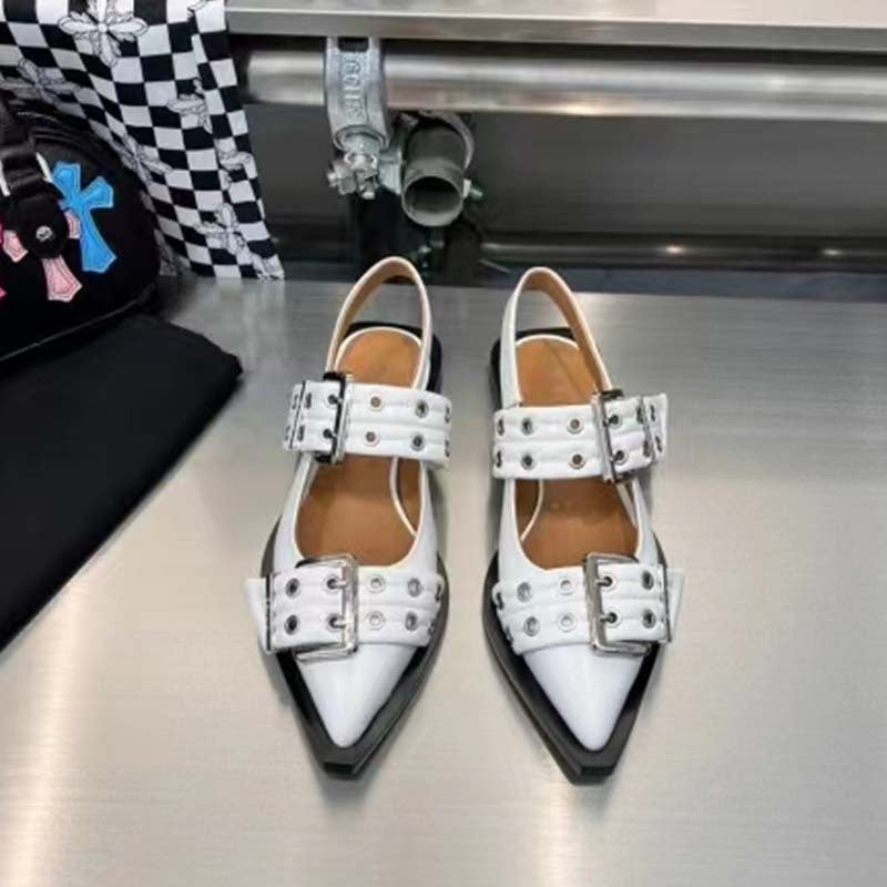 Γυναικείες slingback μπαλαρίνες με μυτερή μύτη και αγκράφα - Παπούτσια με όψη λουστρίνι, πολλαπλά λουράκια και λεπτομέρεια με τρουκ για smart casual και urban ντύσιμο