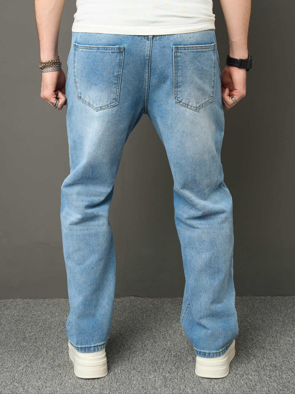 Pánské džíny s uvolněným rovným střihem – klasický denim pro každodenní ležérní nošení