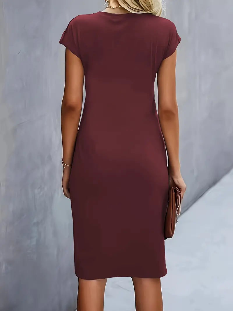 Kvinders bodycon-midi-kjole med rynket talje og korte ærmer