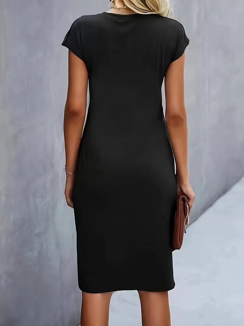 Kvinders bodycon-midi-kjole med rynket talje og korte ærmer
