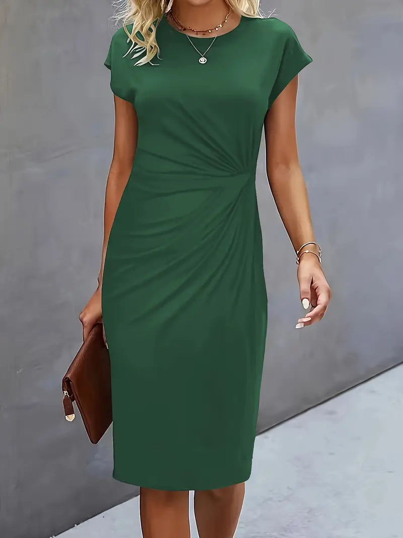 Kvinders bodycon-midi-kjole med rynket talje og korte ærmer