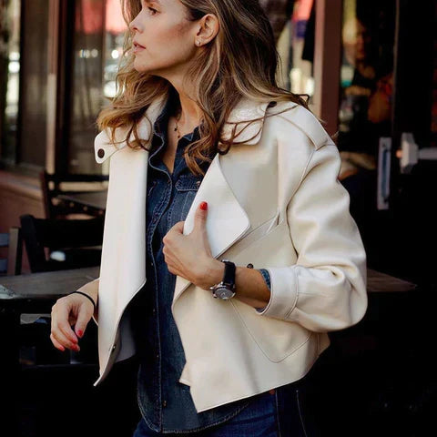 Chaqueta de cuero para mujer con solapas anchas: prenda de abrigo retro llamativa para looks urbanos y de noche