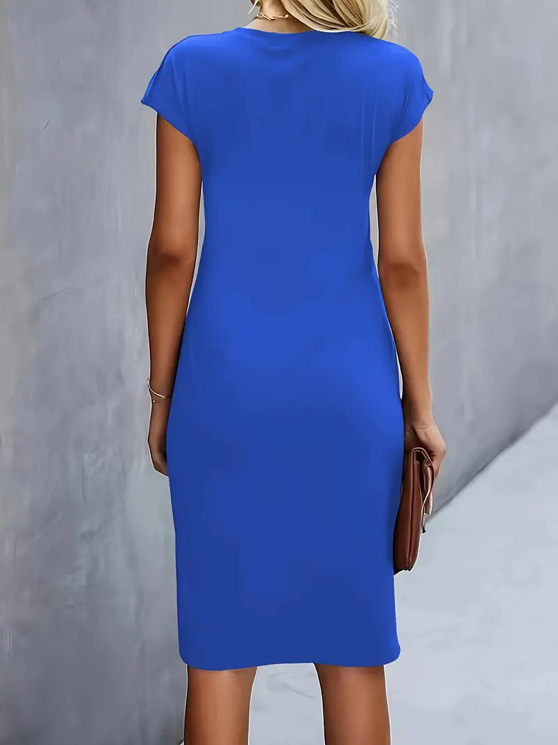 Kvinders bodycon-midi-kjole med rynket talje og korte ærmer