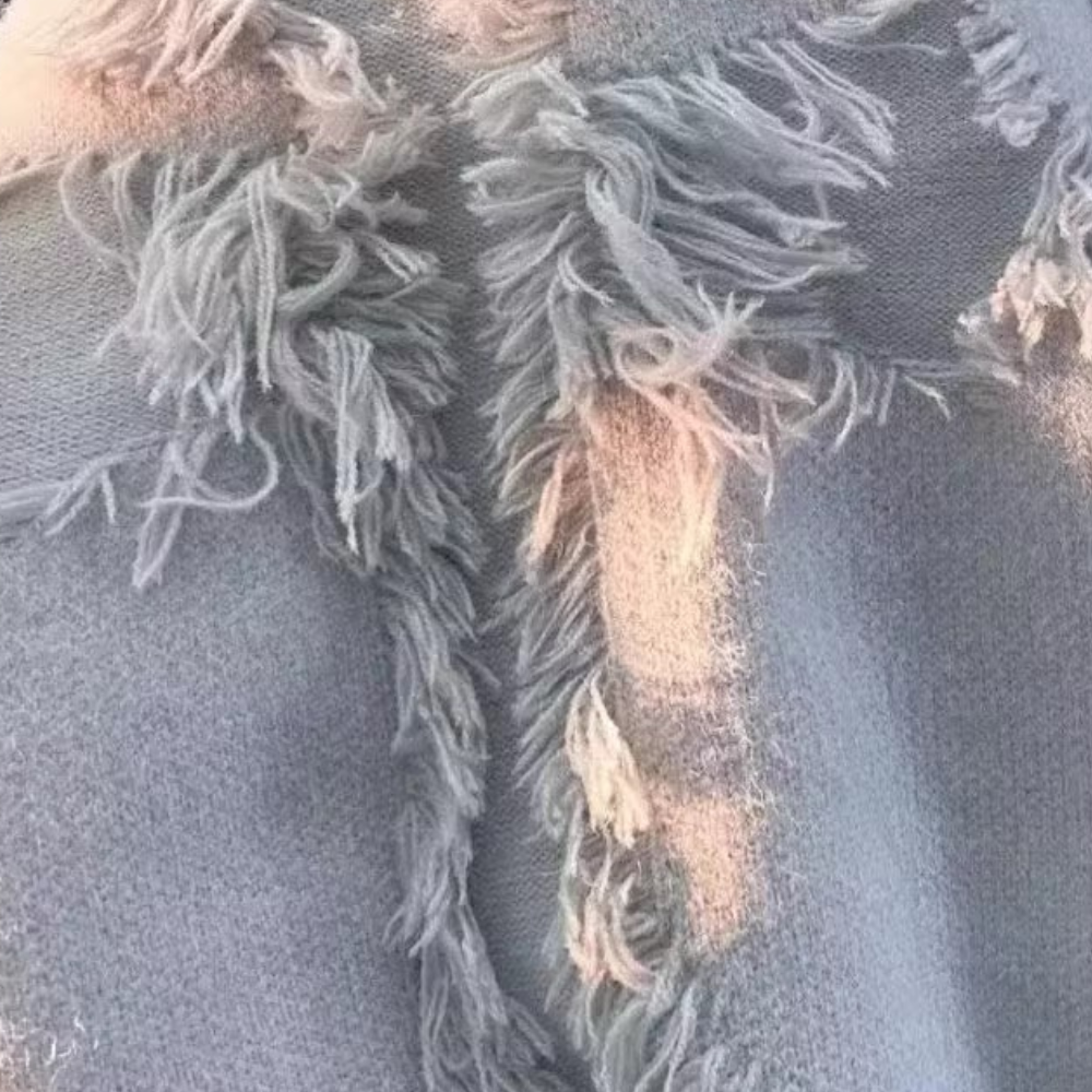 Męski oversize'owy sweter z nadrukiem i prążkowanym okrągłym dekoltem