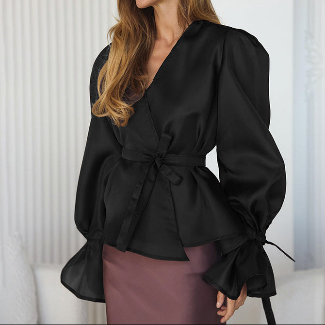 Elegant slå-om-bluse med satinlook til kvinder – top med V-udskæring, bindebånd i taljen og ballonærmer til aftenbrug og pænt, afslappet tøj