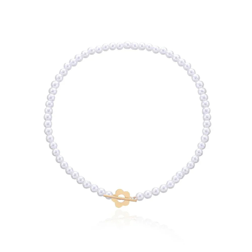 Dámský květinový náhrdelník typu choker s korálky - černý korálkový řetízek s květinovým zapínáním na toggle pro denní i večerní nošení
