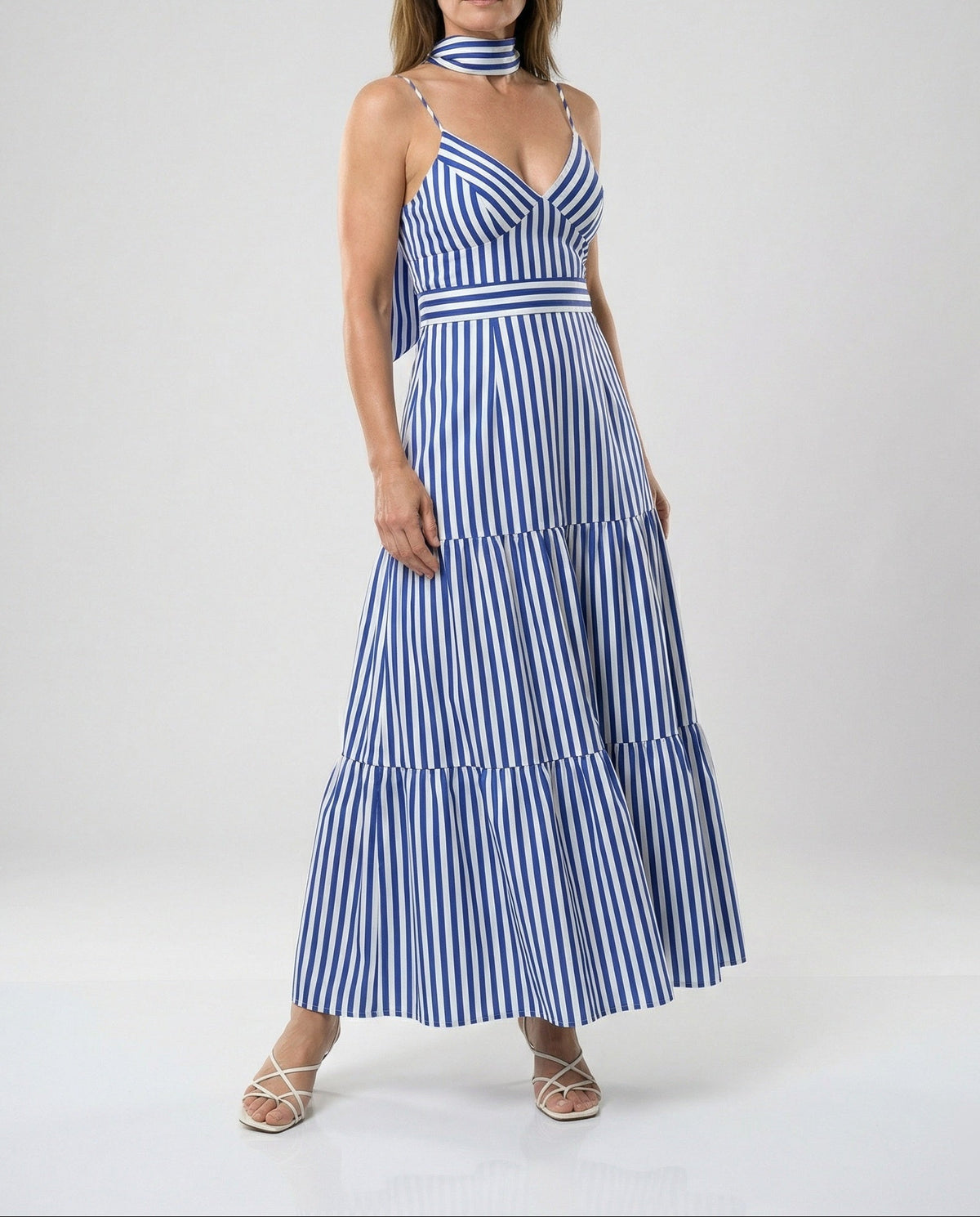 Vestido maxi estampado com decote em V para mulher – vestido de verão sem mangas, com saia em camadas, cintura cintada e detalhe de lenço, para férias