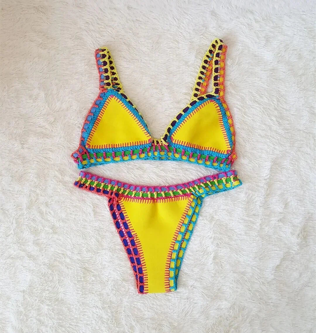 Damebikini med hæklet kant og bralette badetøj