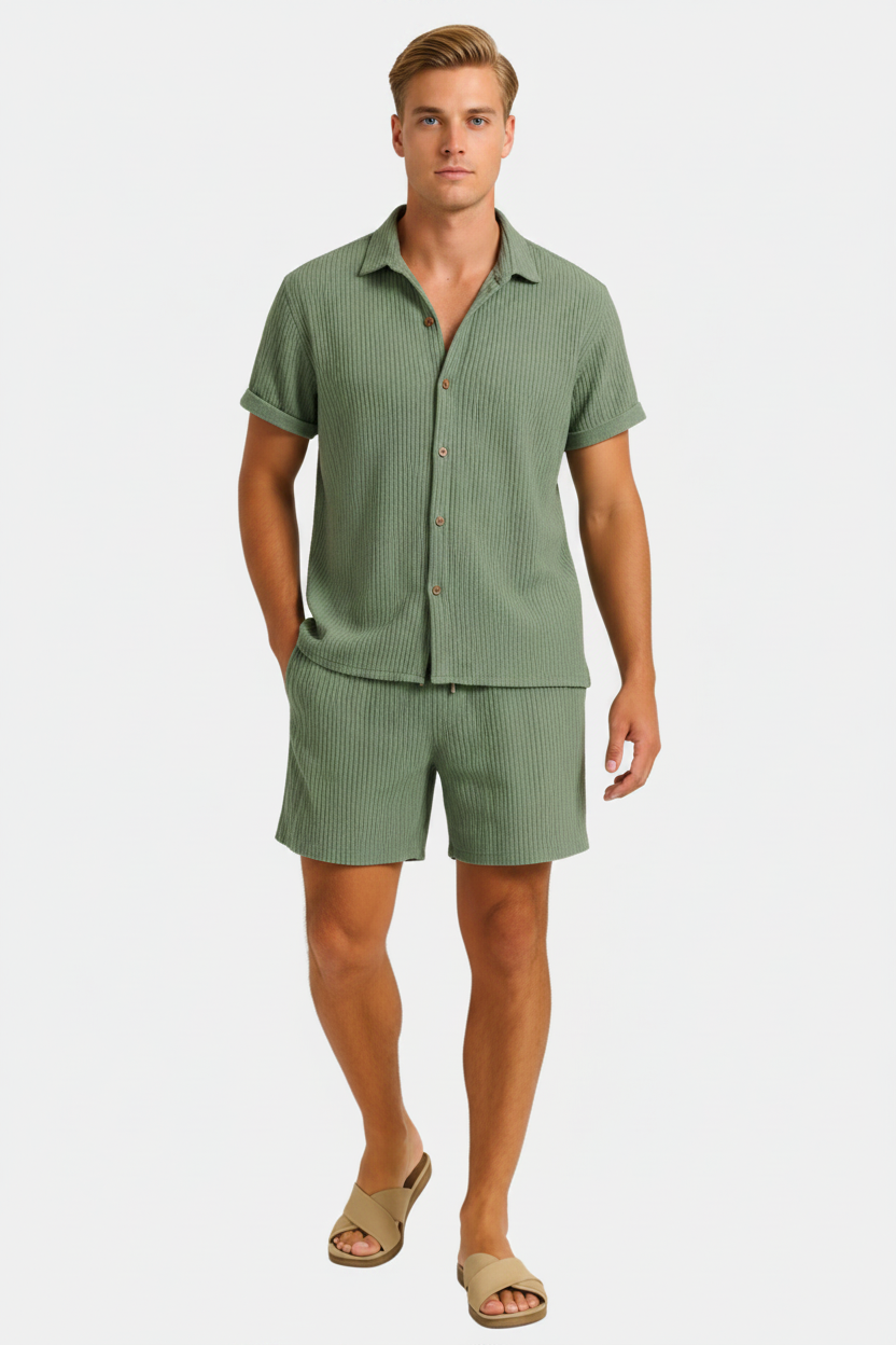 Completo estivo da uomo con camicia e pantaloncini testurizzati