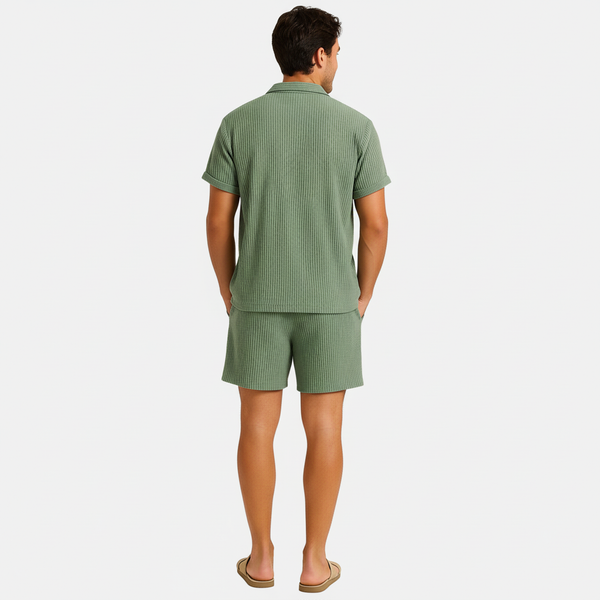 Completo estivo da uomo con camicia e pantaloncini testurizzati