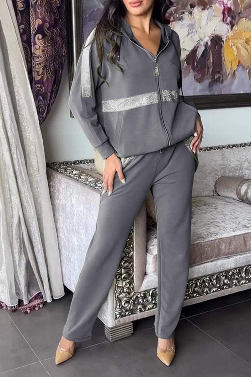 Set pentru femei cu jachetă cu glugă și fermoar și pantaloni lejeri - ținută elegantă din două piese cu panouri contrastante pentru purtare casual de zi cu zi