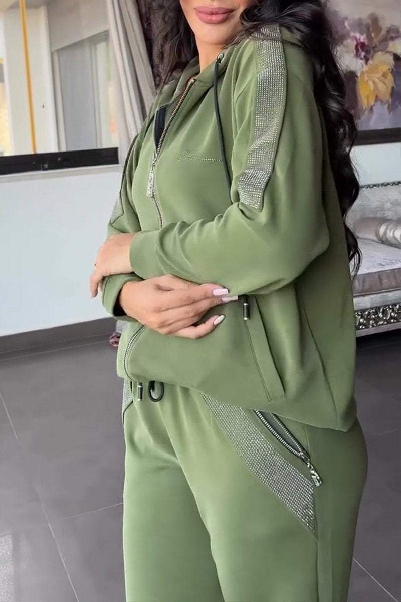 Set pentru femei cu jachetă cu glugă și fermoar și pantaloni lejeri - ținută elegantă din două piese cu panouri contrastante pentru purtare casual de zi cu zi