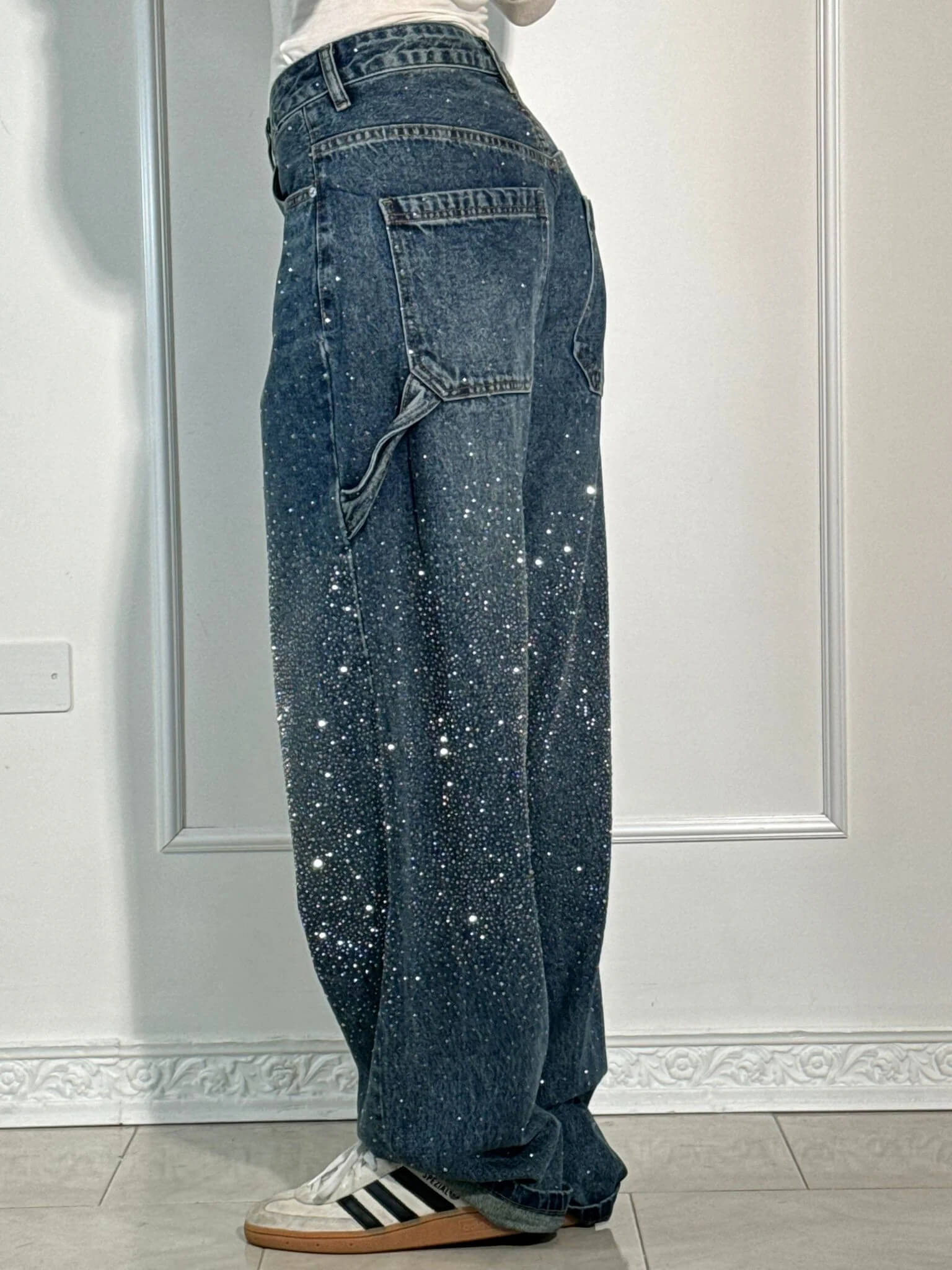 Women’s High-Waist Straight Leg Jeans with Crystal Details – Vintage Denim Look for All-Season Wear and Effortless Elegance