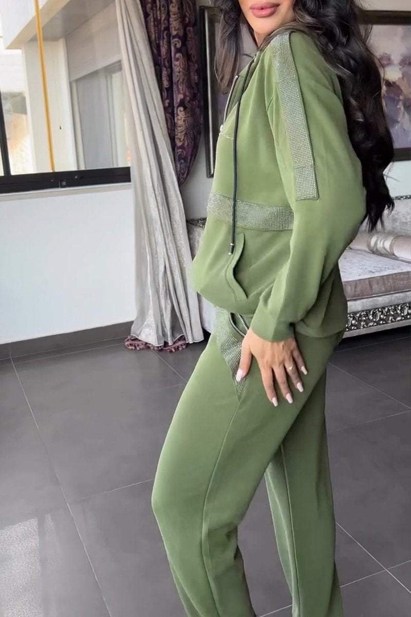 Set pentru femei cu jachetă cu glugă și fermoar și pantaloni lejeri - ținută elegantă din două piese cu panouri contrastante pentru purtare casual de zi cu zi