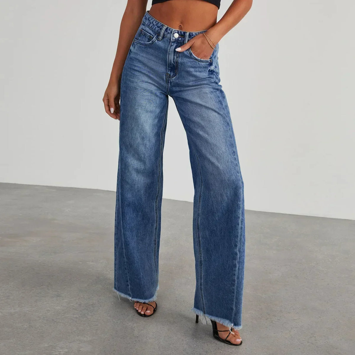 Women’s High-Waisted Wide-Leg Jeans – Faded Full-Length Denim with Raw Hem for Casual Streetwear Weekend Travel and Everyday Modern Styling