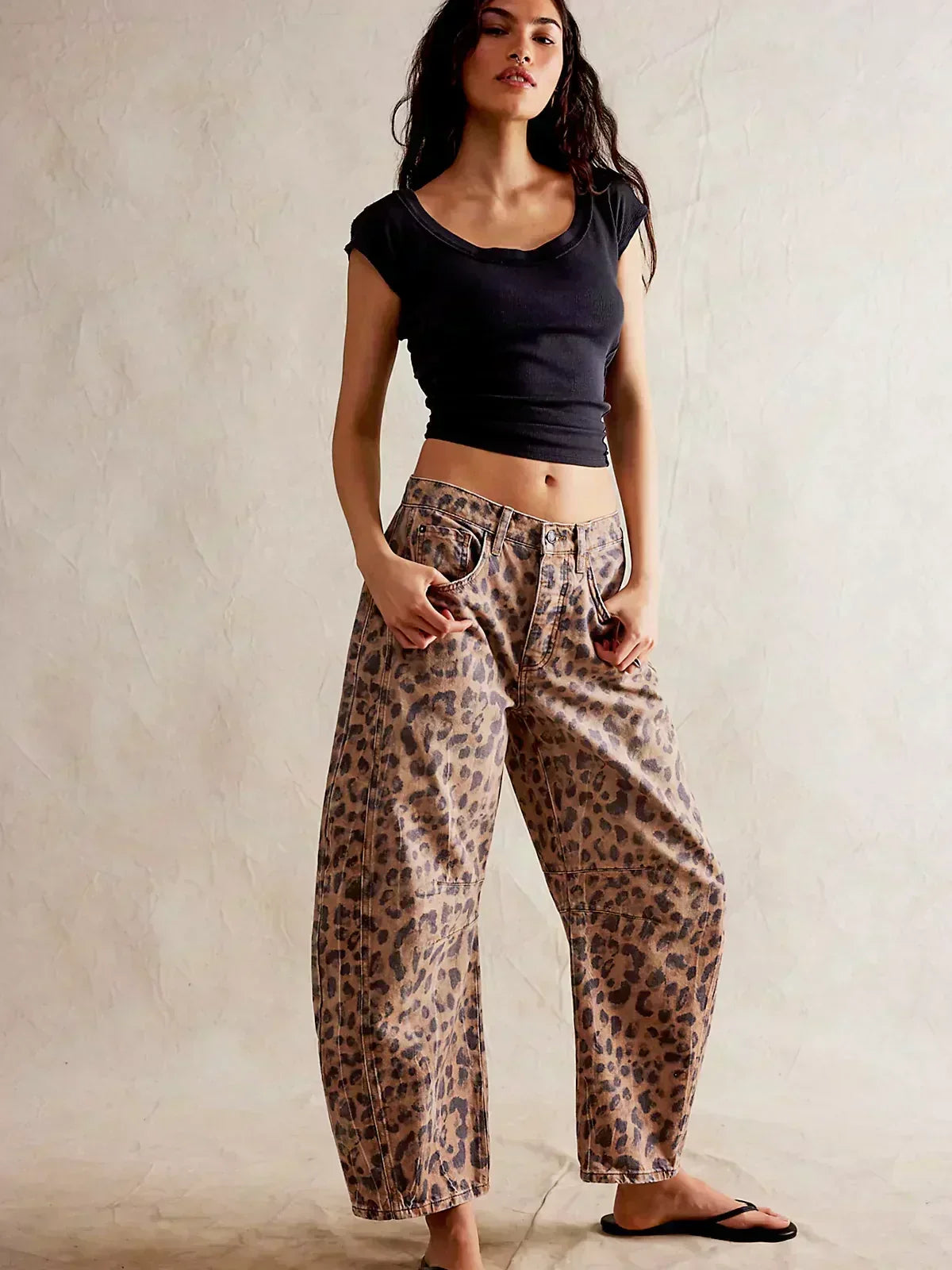 Vaqueros de pierna de barril con estampado animal para mujer - Pantalones vaqueros cortos de corte relajado con estampado de leopardo para looks urbanos informales de fin de semana, viajes, salidas informales y estilos cotidianos llamativos