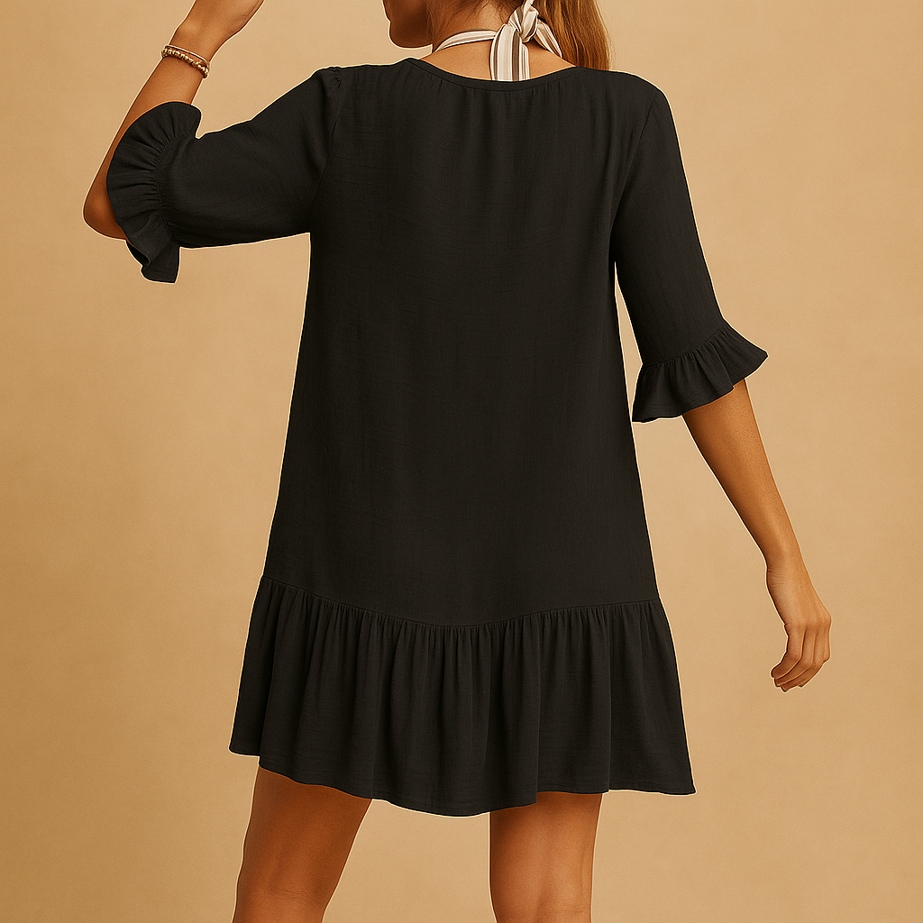 Kort skjortekjole med knaplukning foran, flæsekant og flæseærmer til damer - let, afslappet stil til sommerudflugter og uformelle frokostaftaler