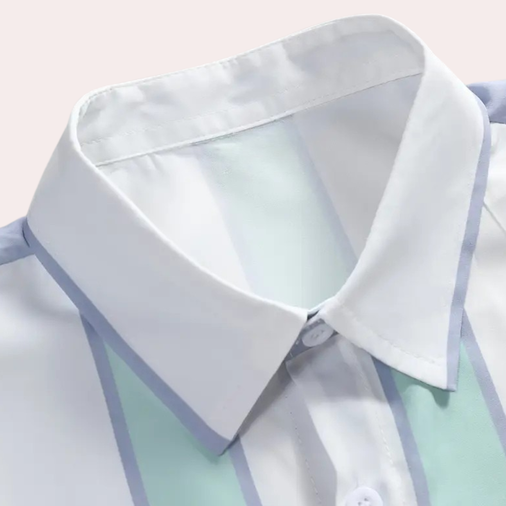 Camisa de hombre de manga corta a rayas pastel vertical ajuste relajado