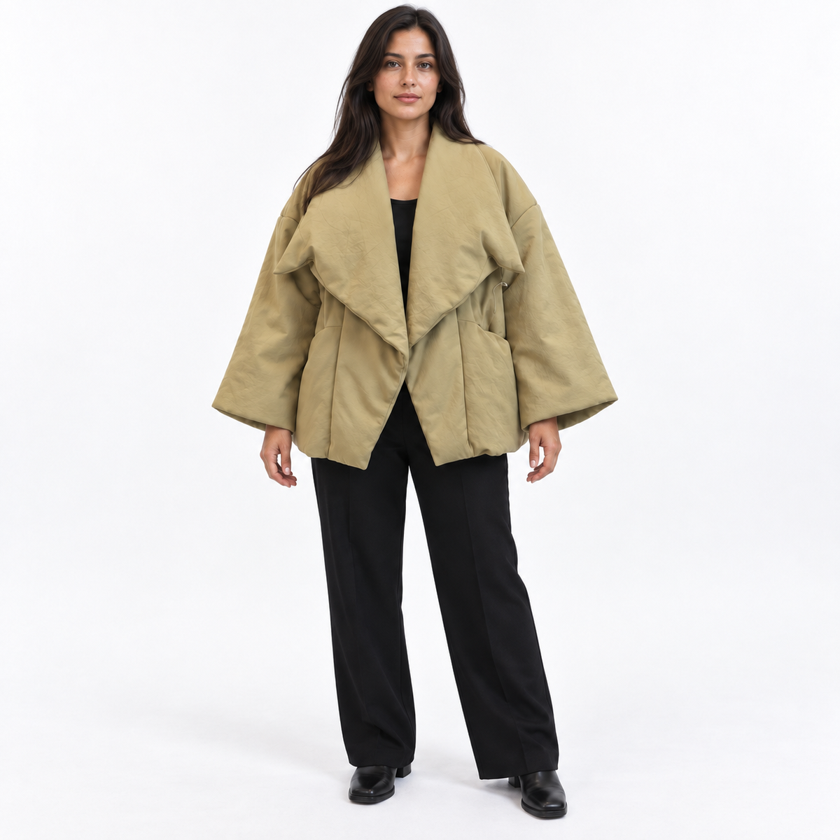 Dámska oversized zateplená bunda s vodopádovými klopami - voľný strih so širokými rukávmi a dĺžkou po boky na elegantné jesenné a zimné vrstvenie a elegantné ležérne outfity v meste