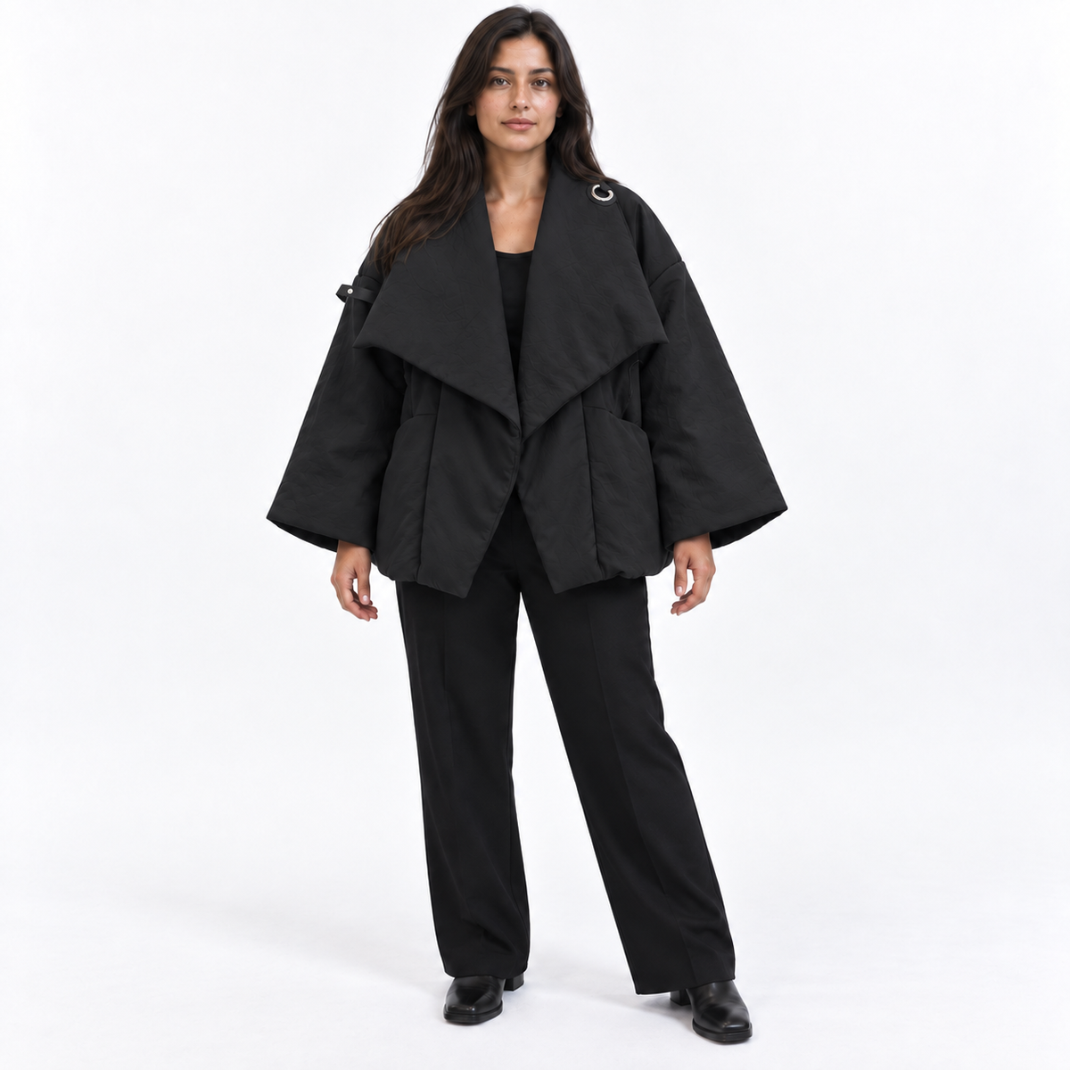 Dámska oversized zateplená bunda s vodopádovými klopami - voľný strih so širokými rukávmi a dĺžkou po boky na elegantné jesenné a zimné vrstvenie a elegantné ležérne outfity v meste