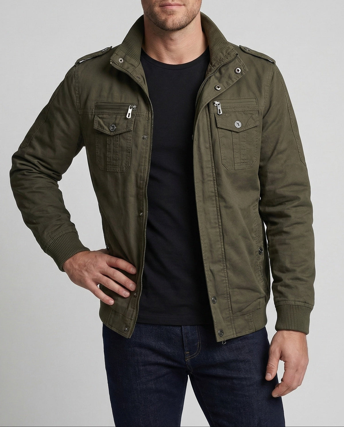Chaqueta bomber utilitaria para hombre con cuello alto y bolsillos en el pecho - Prenda de inspiración militar para entretiempo