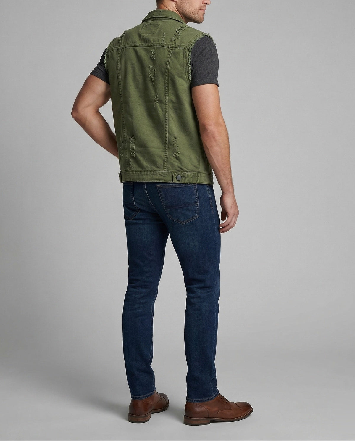 Chaleco vaquero desgastado para hombre con sisas deshilachadas - Prenda sin mangas con botones delanteros para un estilo urbano informal