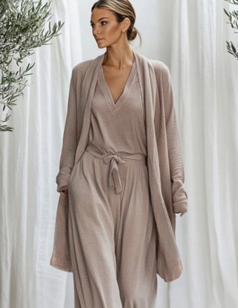 Ensemble détente trois pièces pour femmes avec robe longue
