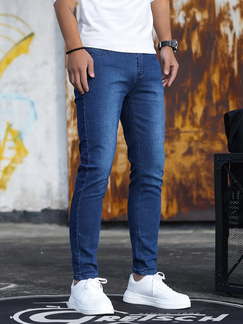 Jean slim épuré pour homme – Pantalon en denim à la silhouette affinée, jambes fuselées et style quotidien minimaliste