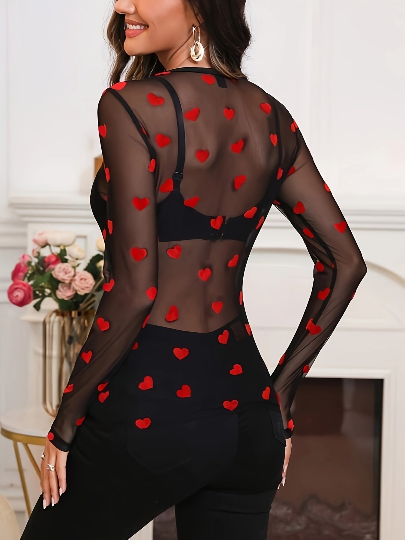 Top donna a manica lunga con motivo a cuore, scollo rotondo, misto cotone e stile romantico quotidiano