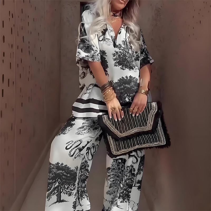 Bedrukte tweedelige zomerset voor dames met broek - losvallende top met V-hals en korte mouwen en broek met wijde pijpen voor een elegante vakantielook