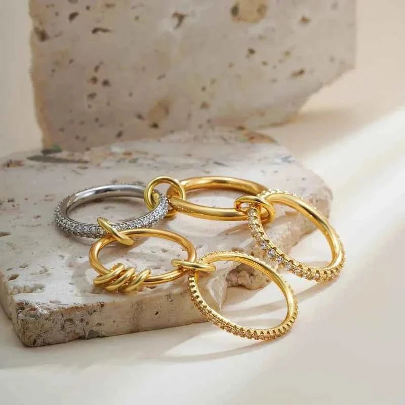 Anel de prata de lei com banho de ouro para mulher, para usar em conjunto – anel marcante em camadas com pedras pavé para um uso elegante no dia a dia e em ocasiões especiais