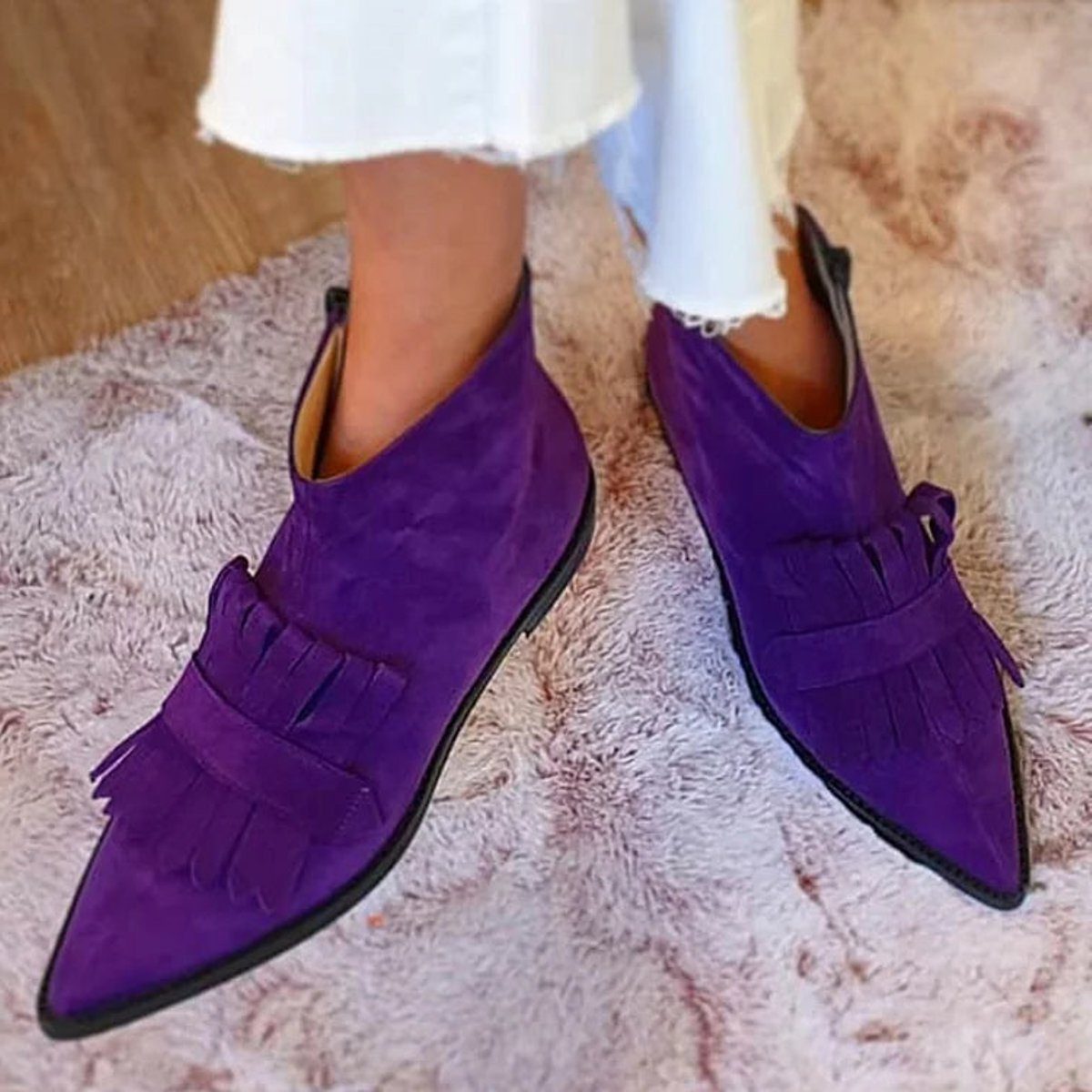 Botins de camurça com franjas para mulher - botas ocidentais de biqueira pontiaguda com detalhe de borlas em camadas para um visual marcante