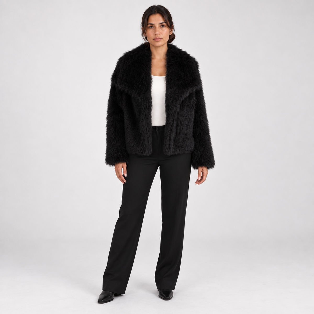 Women’s Plush Faux-Fur Short Winter Jacket – Wide-Lapel Relaxed Fit for Elegant Cold-Weather Days and Smart Evening Styling